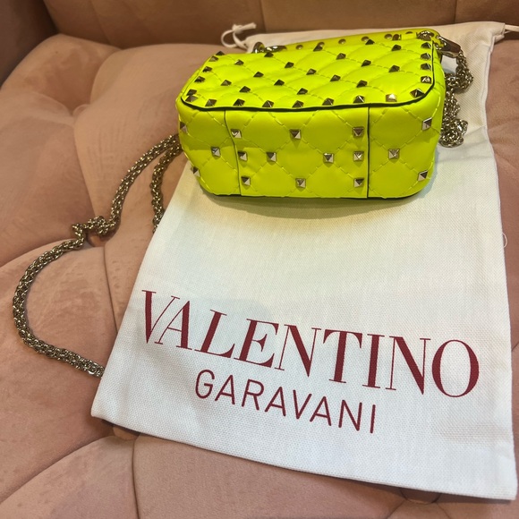 ⭐️Valentino Garavani 2020 Mini Spike It Rockstud Neon Leather Shoulder Bag - Picture 6 of 10